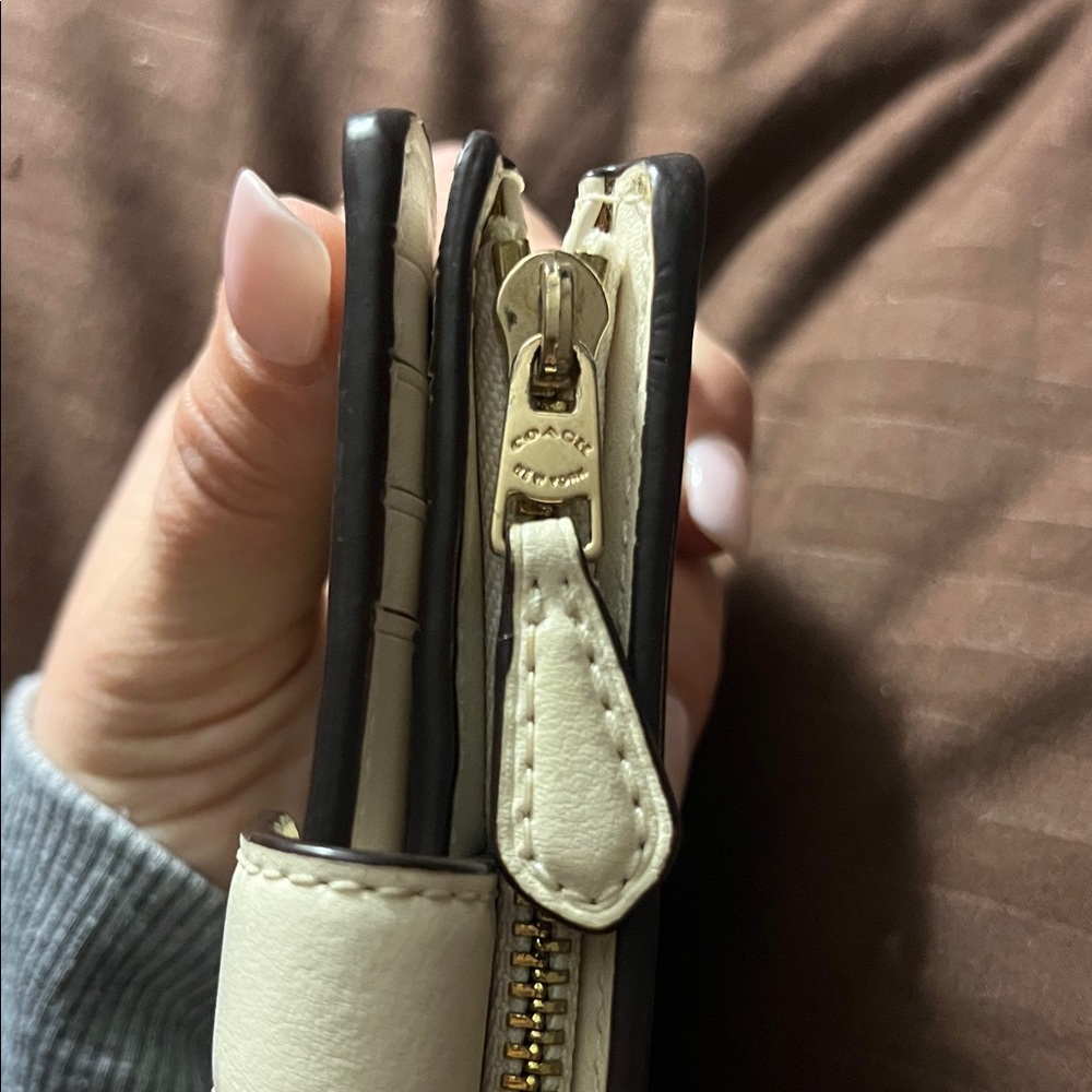 Coach Tan Signature Wallet EUC - Picture 5 of 9